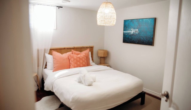 Beach 2BR Escape | Relaxed Coastal Vibes|Fireplace