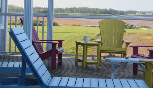 Beach Paradise! Unmatchable Sunsets, Hot Tub, Luxurious Ocean View, A/C, & more!