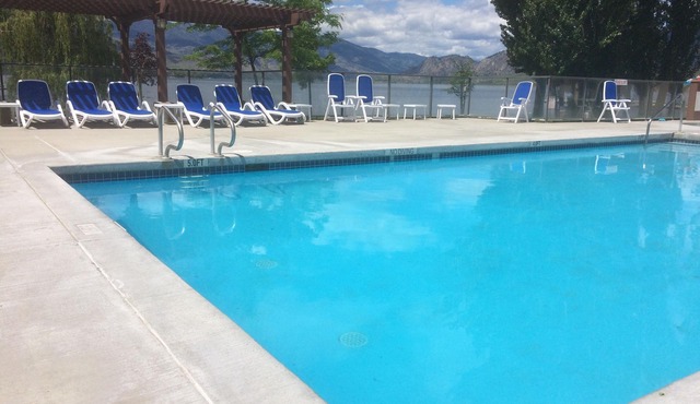 Beachfront 2-bedroom condo with spacious patio in exclusive Casa del Lago
