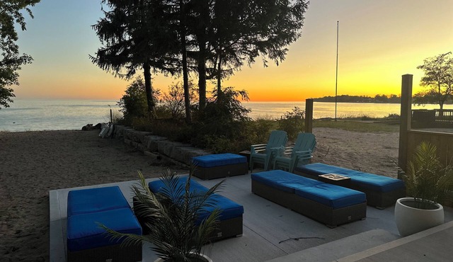 Beachfront Luxury Lake Erie *Sleeps 14* HOT TUB. Great for Hosting Groups