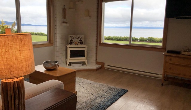 Beachfront Seasuite Near Qualicum Boasts Stunning View