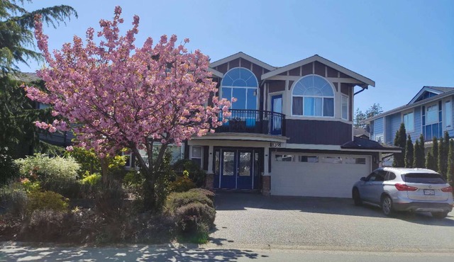 Bear Mountain Getaway close to a golf course