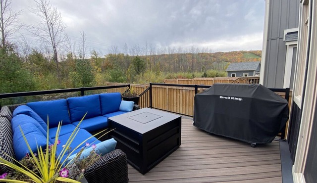 Beautiful home in Windfall, Blue Mountain. Walk to village, hot tub and pool!