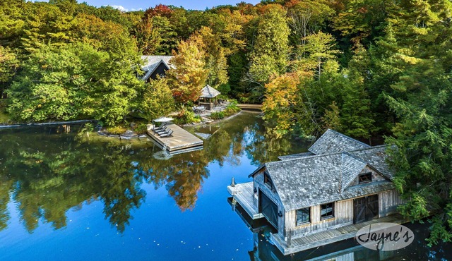 Beautiful 100 Yr Old Log Cabin totally renovated, Guest House and Boathouse!