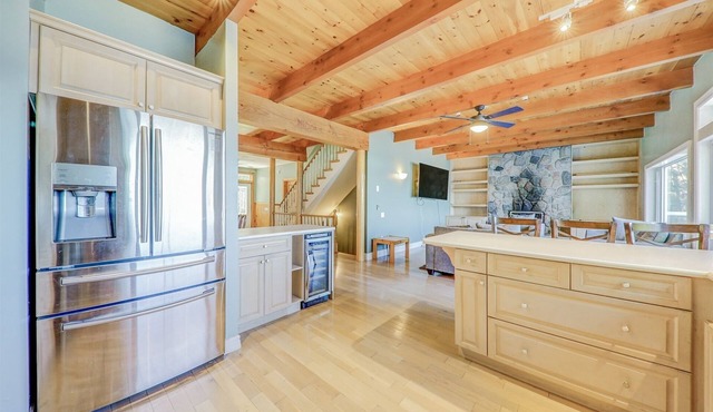 Beautiful 5 bedroom in fenelon falls