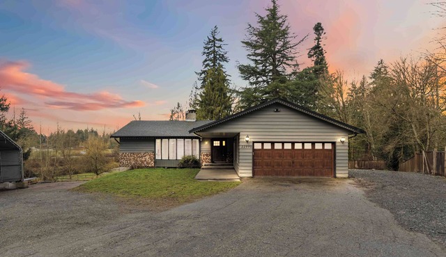 Beautiful and fully renovated 6-bedroom, 3-bath home located