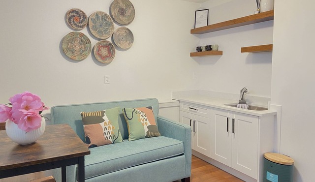 Beautiful and cozy Guest suite in Vancouver, central location