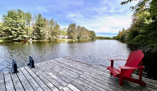 beautiful and private cottage by the water