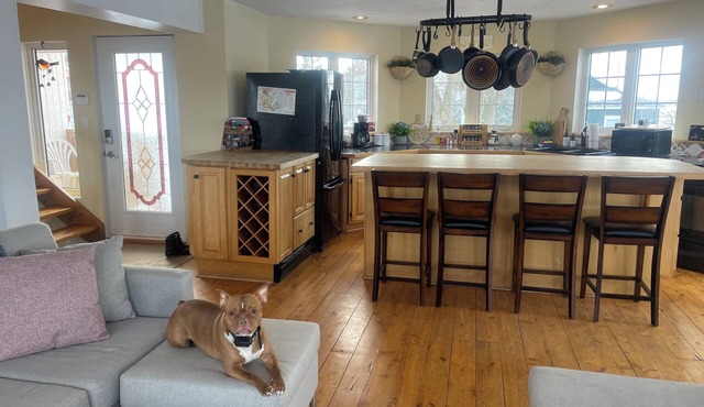 Beautiful Beachside Serenity Cottage, Point du Chene
