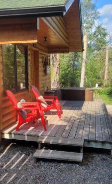 Beautiful Cabin near Radium Hot Springs with private hot tub