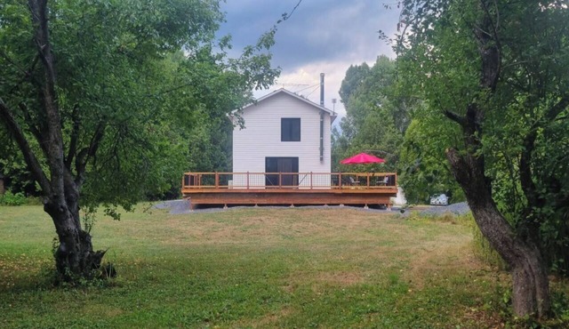 Beautiful, clean 3-bed country house in the woods.