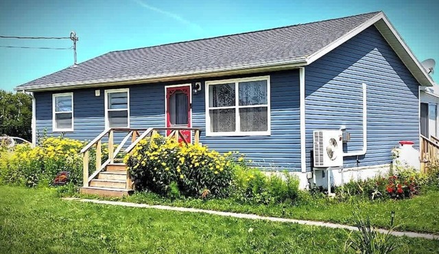 Beautiful Cottage Style Home, minutes from beach.