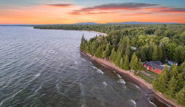 Beautiful Cottage on Lake Superior with Incredible Sunsets