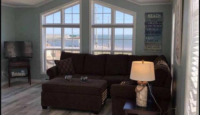 Beautiful cottage overlooking the Northumberland straight!