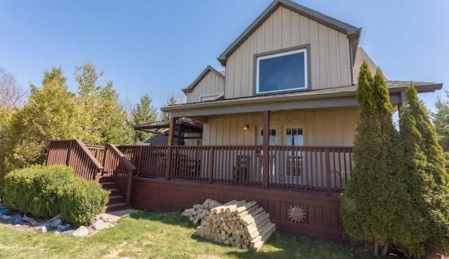 Beautiful Cottage w/Hot Tub by Grand Bend