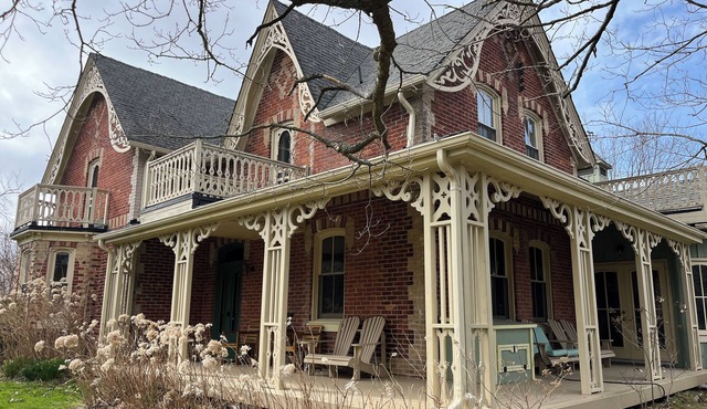 Beautiful farmhouse in the rolling hills of Mulmur 1.5 hrs north of Toronto