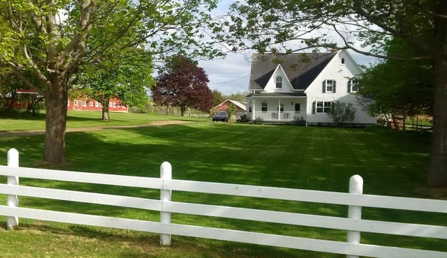 Beautiful Farmhouse minutes from National Park Beaches and Golf!