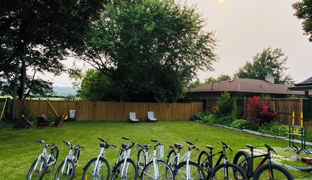 Beautiful house in Niagara Parkway, near hiking and biking trails!