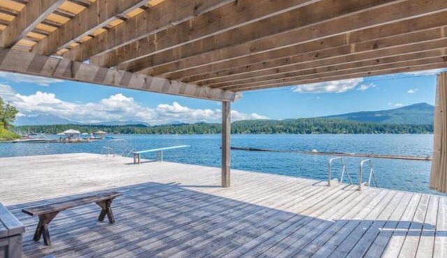 Beautiful lakefront townhouse on Sproat Lake