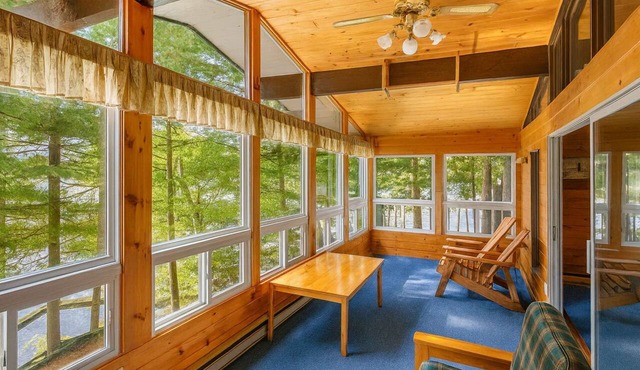 Beautiful Lakefront Inn Suites