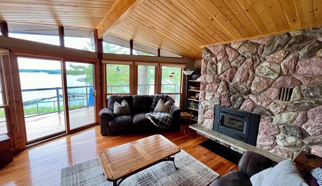 Beautiful lakefront Georgian Bay Cottage in Pointe Au Baril, Family friendly