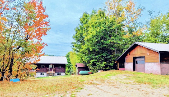 Beautiful Log Home + XL BUNKIE by Weslmkoon lake