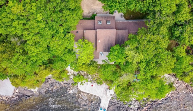 Beautiful Luxury Lake Front Cottage Georgian Bay