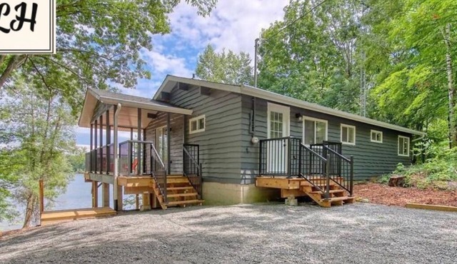 Beautiful modern cottage on Cranberry Lake