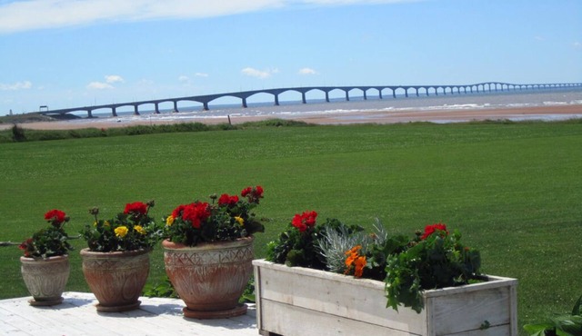 Beautiful oceanfront beach house,family friendly,WiFi,lg deck,bbq .