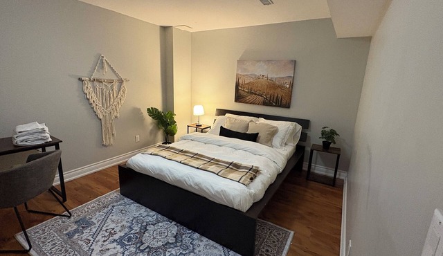 Beautiful Priv. bsmt 2B 1Bath apartment w/parking