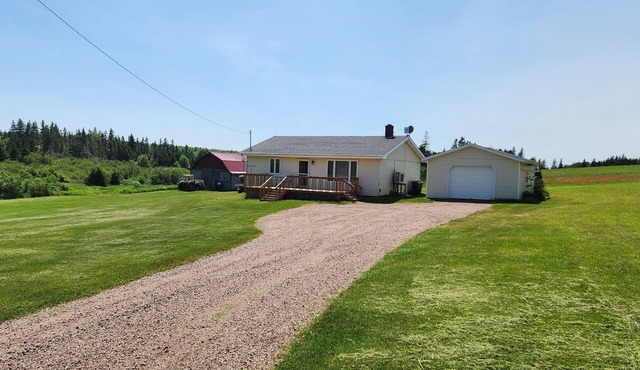 Beautiful Private Country Farm Setting, Clean 6 Min 5 Km to Cavendish Area