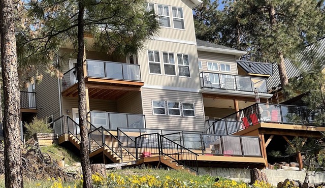 Beautiful Private Home - 1.25 Acres Overlooking Lake Okanagan