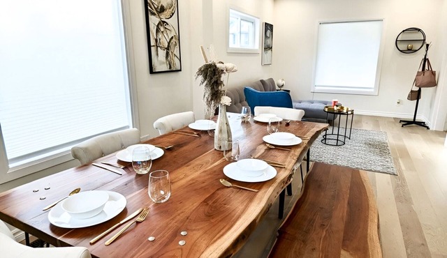 Beautiful Vacation Home in Niagra Falls! Minutes away from Clifton Hill