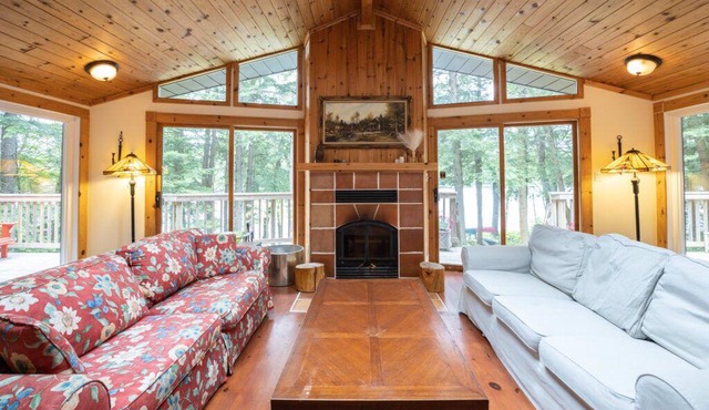 Beautiful Waterfront cottage at Bird Lake, Muskoka, with long water line
