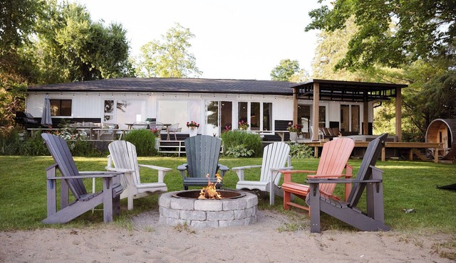 Bees Beach House: Luxury 5BR Sturgeon Lakefront w/Private Sandy Beach & Sauna