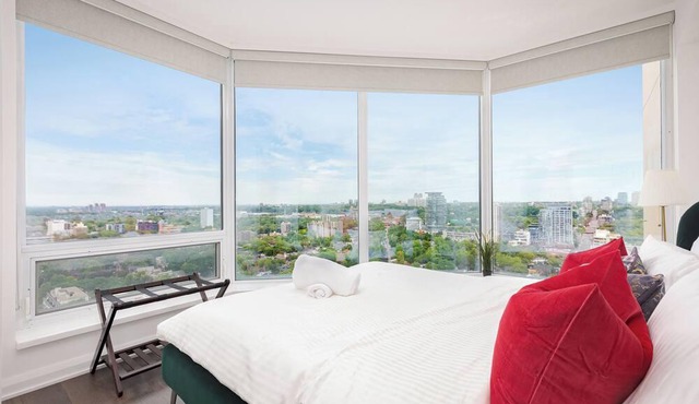 Best Apartment Downtown Toronto with City View in Yorkville.