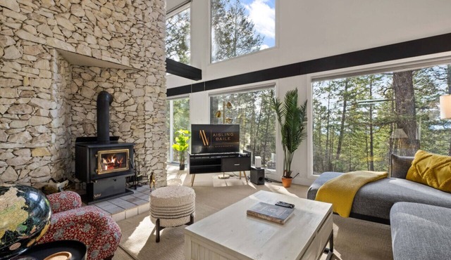 Big Horn Hideaway | Hot Tub | Fireplace | Backyard
