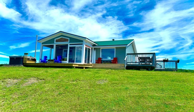 BigSky Sea Shanty: Enjoy Amazing Sunsets and Ocean Views from the Hot Tub !
