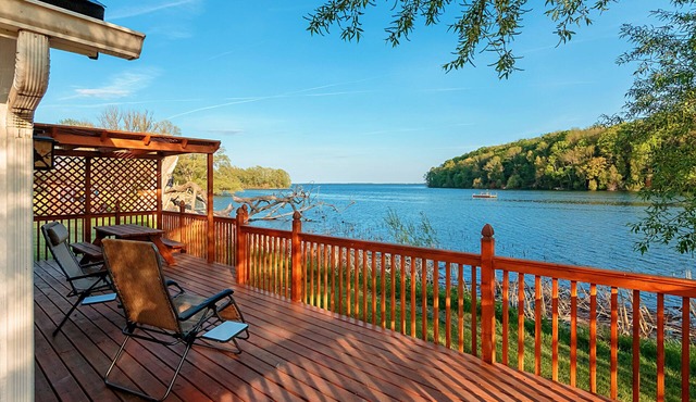Black River Cottages. Private, waterfront and air-conditioned cottages