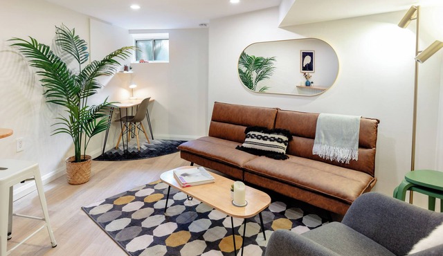 Bloordale Basement, Cozy and Clean