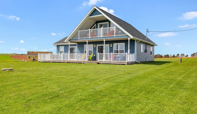 Blue by the Sea w/bunkie- 10 min walk to the beach