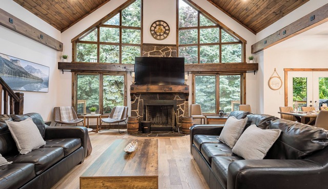 Blue Mt. Chalet 8 BDR 4 W/C Ski & Recreation Resort, Golf, Beach, Hiking & More