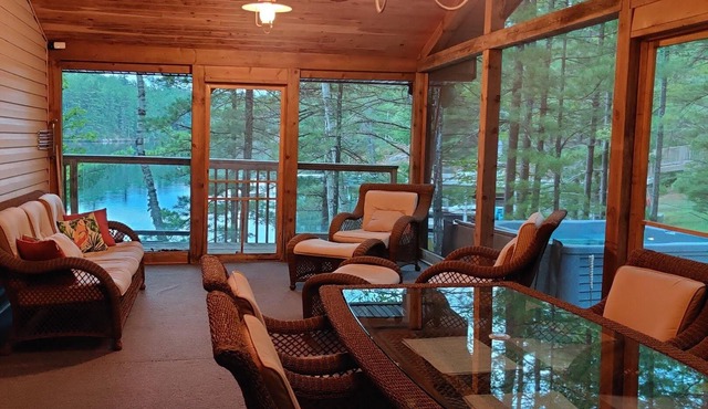 Boat Access Lakeside Retreat