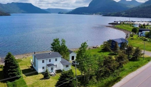 Bonne Bay Biscuit Box