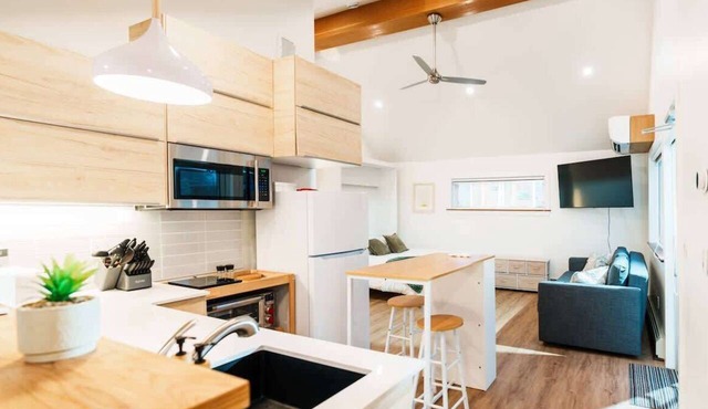 Boutique Riverside Loft Near Downtown