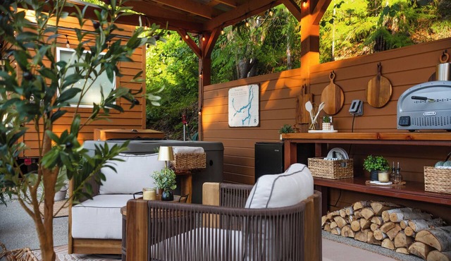 Boutique Tiny Home Escape | Private Spa Gazebo, Hot Tub & Pizza Oven
