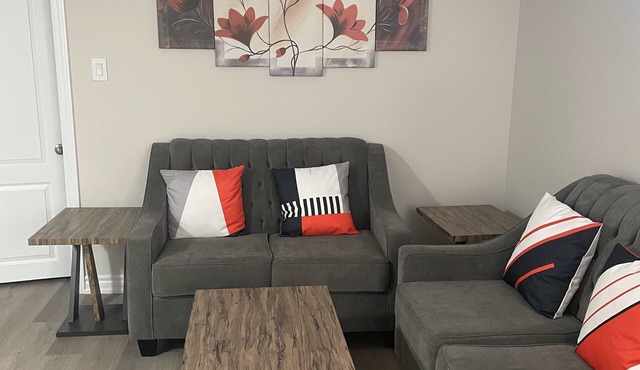 Brand New Cozy 2 Bedroom In Law Suite with separate entrance (self check-in)