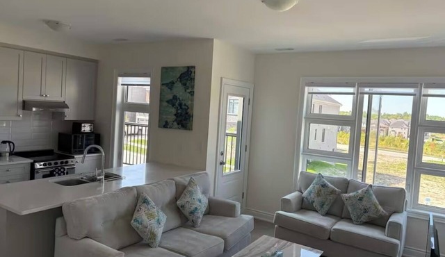 Brand New Luxury Modern Above Ground Suite Bond Head Retreat/Peaceful