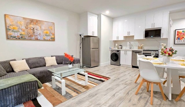 Brand New Luxury Mountain Escape, Beautiful Zen Interiors, 10 mins to Downtown