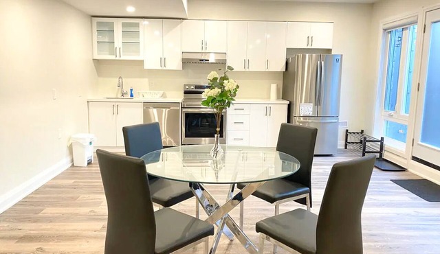 Brand New Walk Out Bsmt Apt Near Beach